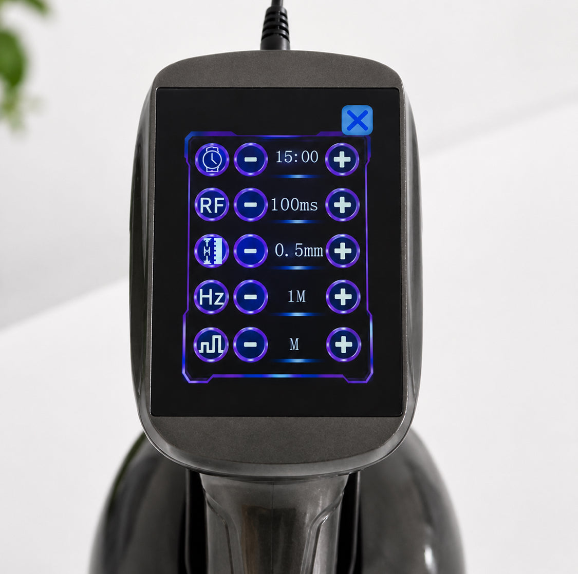 Kompaktes RF Microneedling Gerät